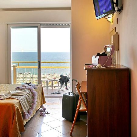 Hotel Patrizia Riccione Kamer foto