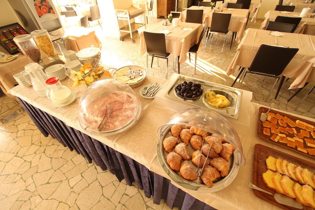 Hotel Patrizia Riccione Buitenkant foto